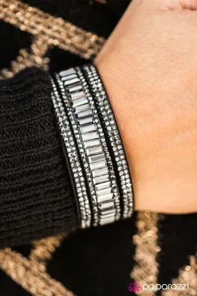First Class Shimmer - Black