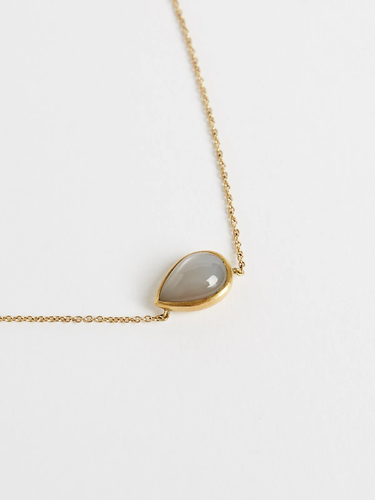 Necklace in 18k Yellow Gold with Grey Moonstone Pendant